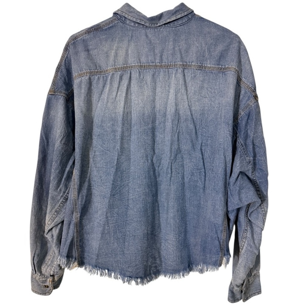 🌺Aaron & Amber Fringe Hem Denim Shirt - Picture 3 of 6